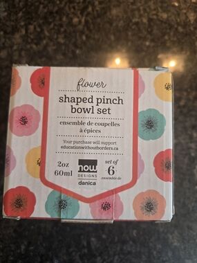 Flower Shaped Pinch Bowl Set Of 6 NEW IN BOX